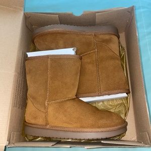 Koolaburra by Ugg’s chestnut short boots